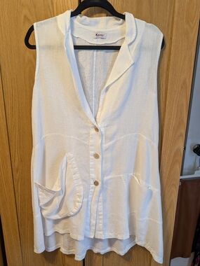 Kenar Cream Sleeveless Button-Front Linen Vest with Patch Pockets